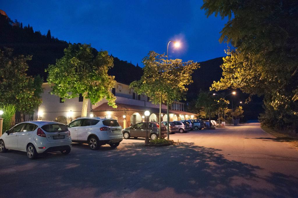 Albergo Magrini Della Genga Genga  Dış mekan fotoğraf