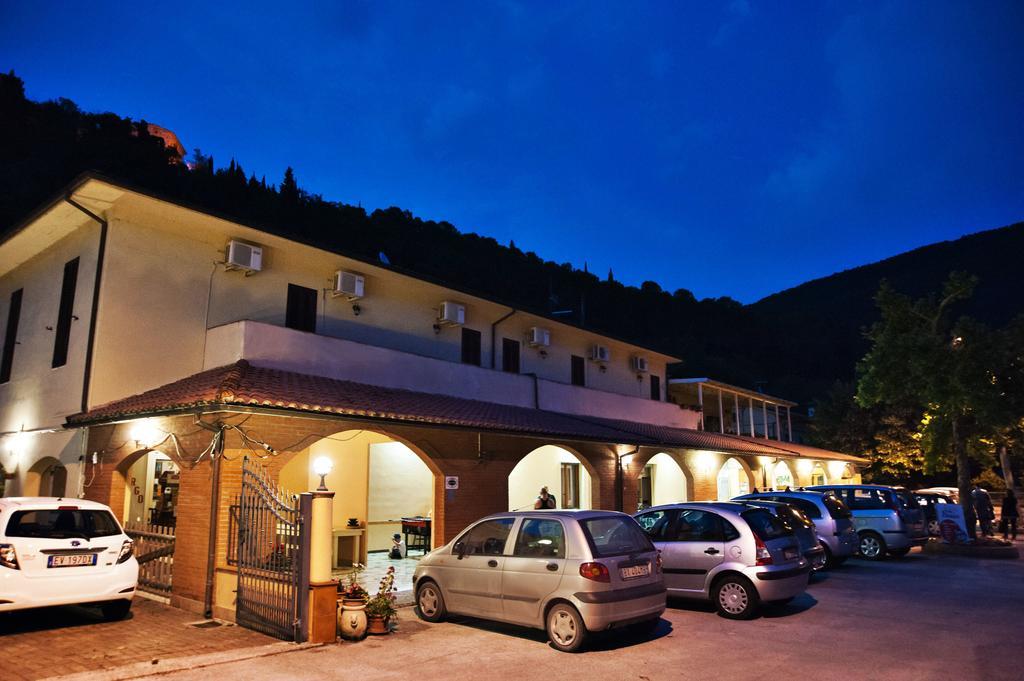 Albergo Magrini Della Genga Genga  Dış mekan fotoğraf