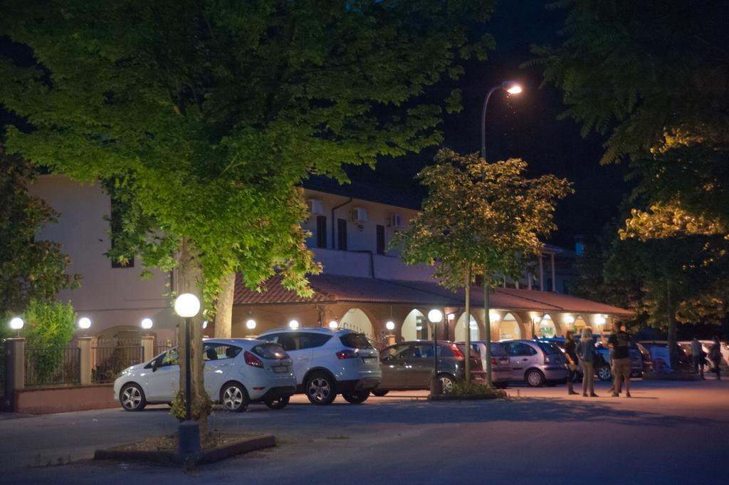 Albergo Magrini Della Genga Genga  Dış mekan fotoğraf