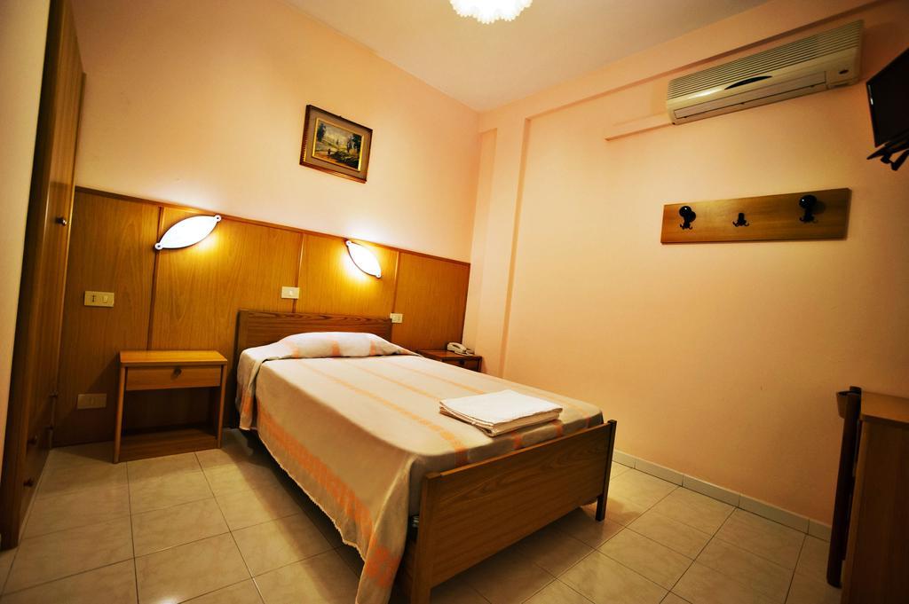 Albergo Magrini Della Genga Genga  Oda fotoğraf