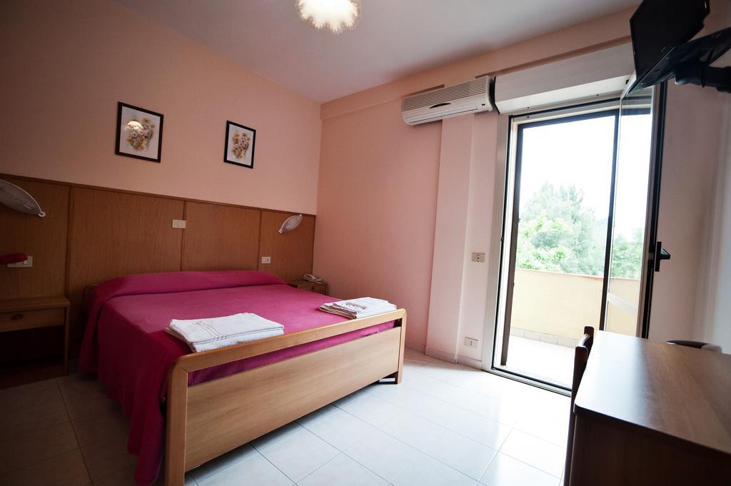 Albergo Magrini Della Genga Genga  Oda fotoğraf