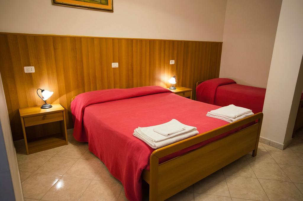Albergo Magrini Della Genga Genga  Oda fotoğraf