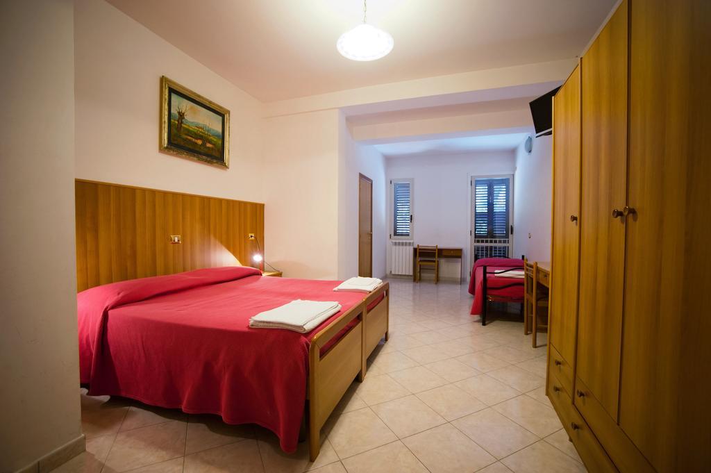Albergo Magrini Della Genga Genga  Oda fotoğraf