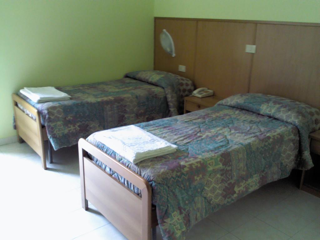 Albergo Magrini Della Genga Genga  Oda fotoğraf